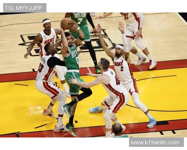 拉塞尔与塔图姆的对决谁能在NBA赛场上笑到最后